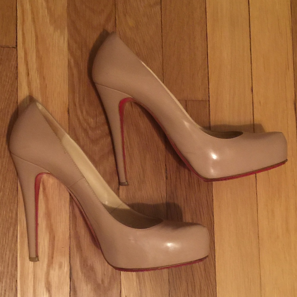 Christian Louboutin  tan patent pumps !